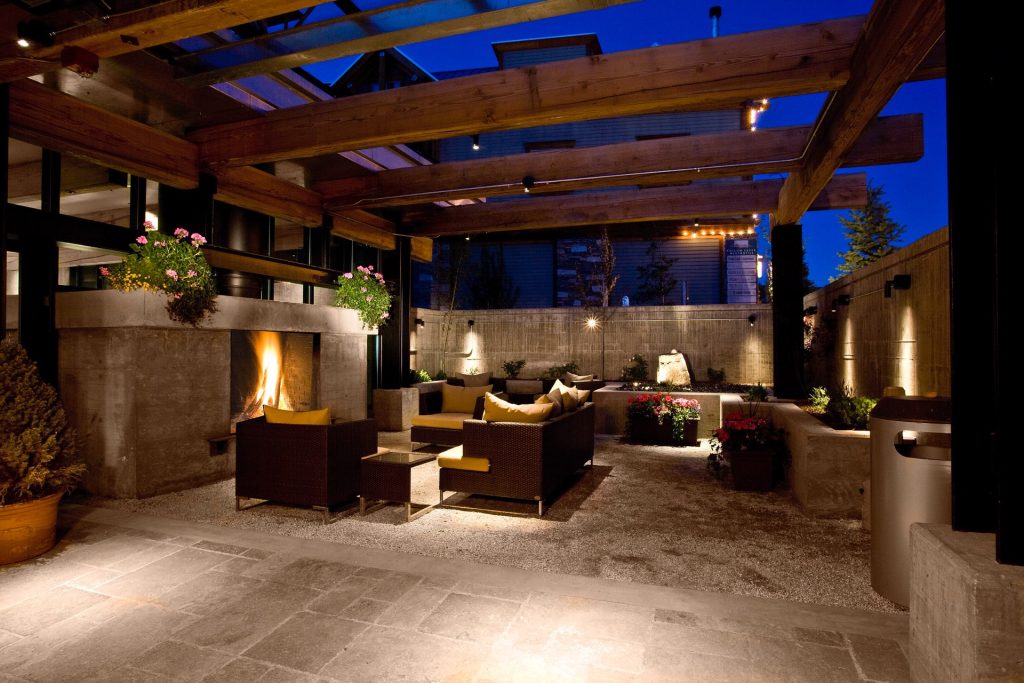 Exterior seating, Sky Lodge on Main, architectural design by Elliott Workgroup