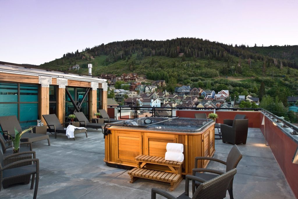 Rooftop hot tub, Sky Lodge on Main, architectural design by Elliott Workgroup